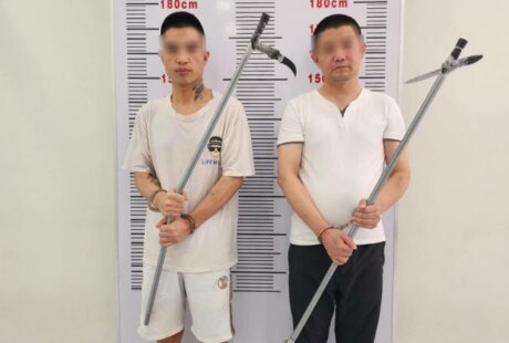 两名中国男子自制长兵器刺伤同胞