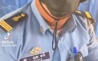 追踪：要小费骂人的金边交警被停职