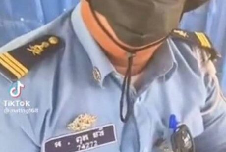 追踪：要小费骂人的金边交警被停职