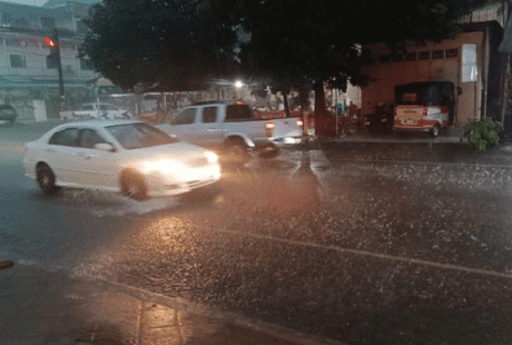 时隔半年 金边终于迎来降雨