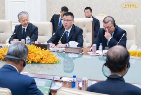 洪马内会见中国光大集团代表