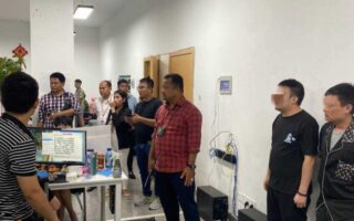 西港警方突袭园区 6名被绑架同胞获救