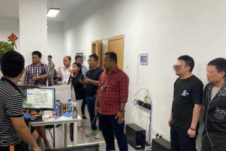 西港警方突袭园区 6名被绑架同胞获救