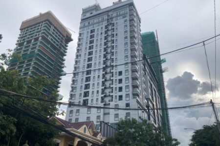 金边一大楼涉网赌被查 200多中国人被抓