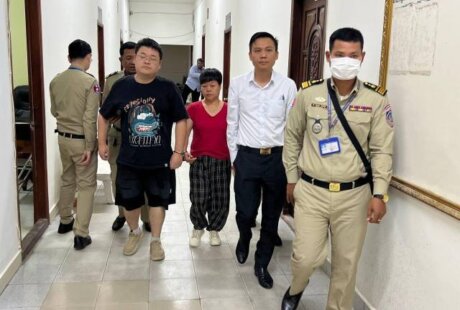 两名中国人涉嫌走私非法医疗设备被捕