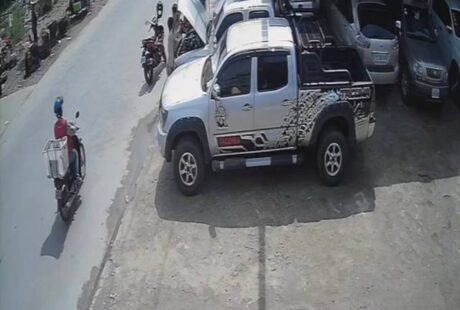 中国商人汽车爆胎被抢2万美金