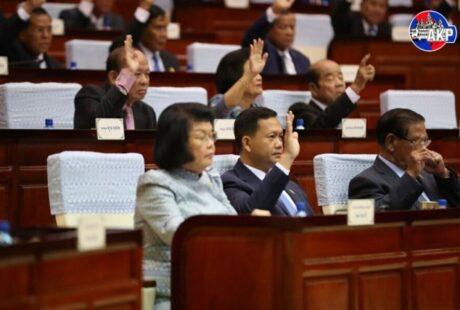 柬埔寨国会批准以洪马内为总理的新政府成员名单
