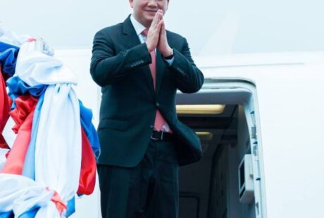 柬埔寨总理启程访问新加坡