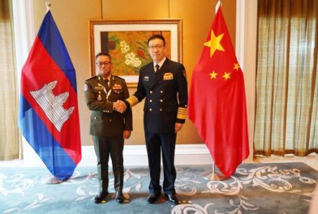 柬中防长在新加坡会晤 柬防长邀请中国防长访柬