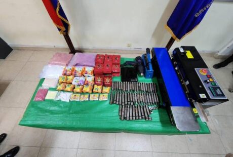 金边警方查毒 逮捕一名中国男子