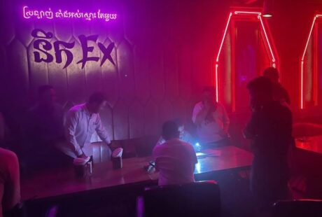 门口发生伤人案 金边知名夜店遭突查
