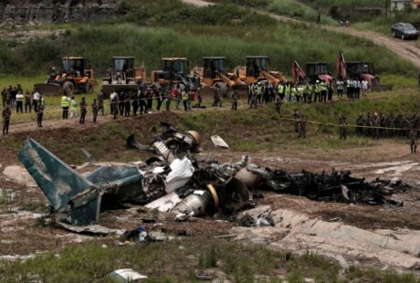 突发！尼泊尔一飞机在机场坠毁 18人遇难