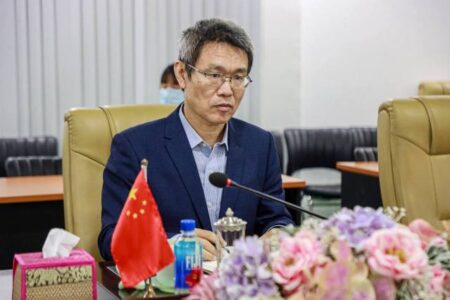 中国驻西港领事会见西港省长