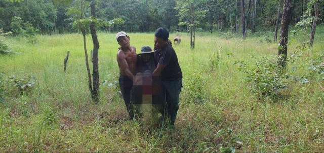 男子进入森林被地雷炸伤左腿