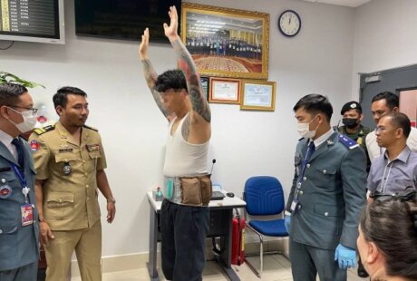 腰部藏毒 2名韩国人在金边机场被捕