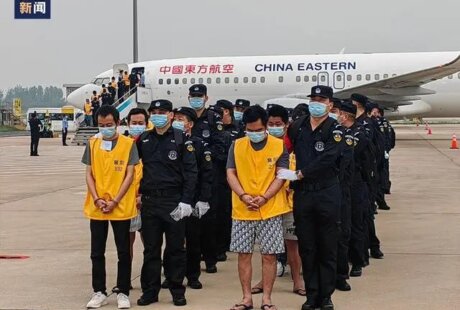 中柬警方联合行动 680多名网赌电诈嫌疑人被分批押解回国