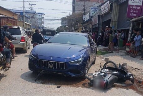 中国男子波贝连撞10辆摩托车