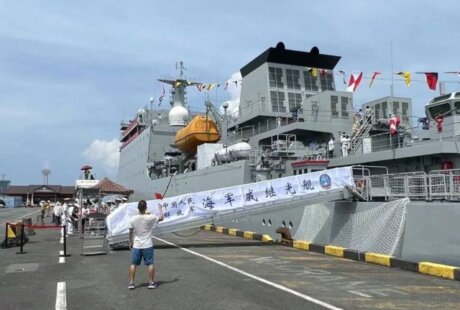 “中国海军出现在西港好神奇！” 中国军舰开放参观