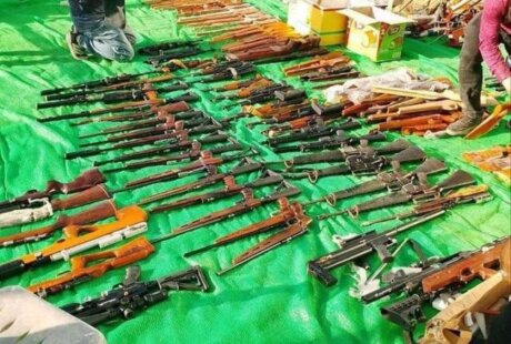 马德望发现AK47、M16等大批军火